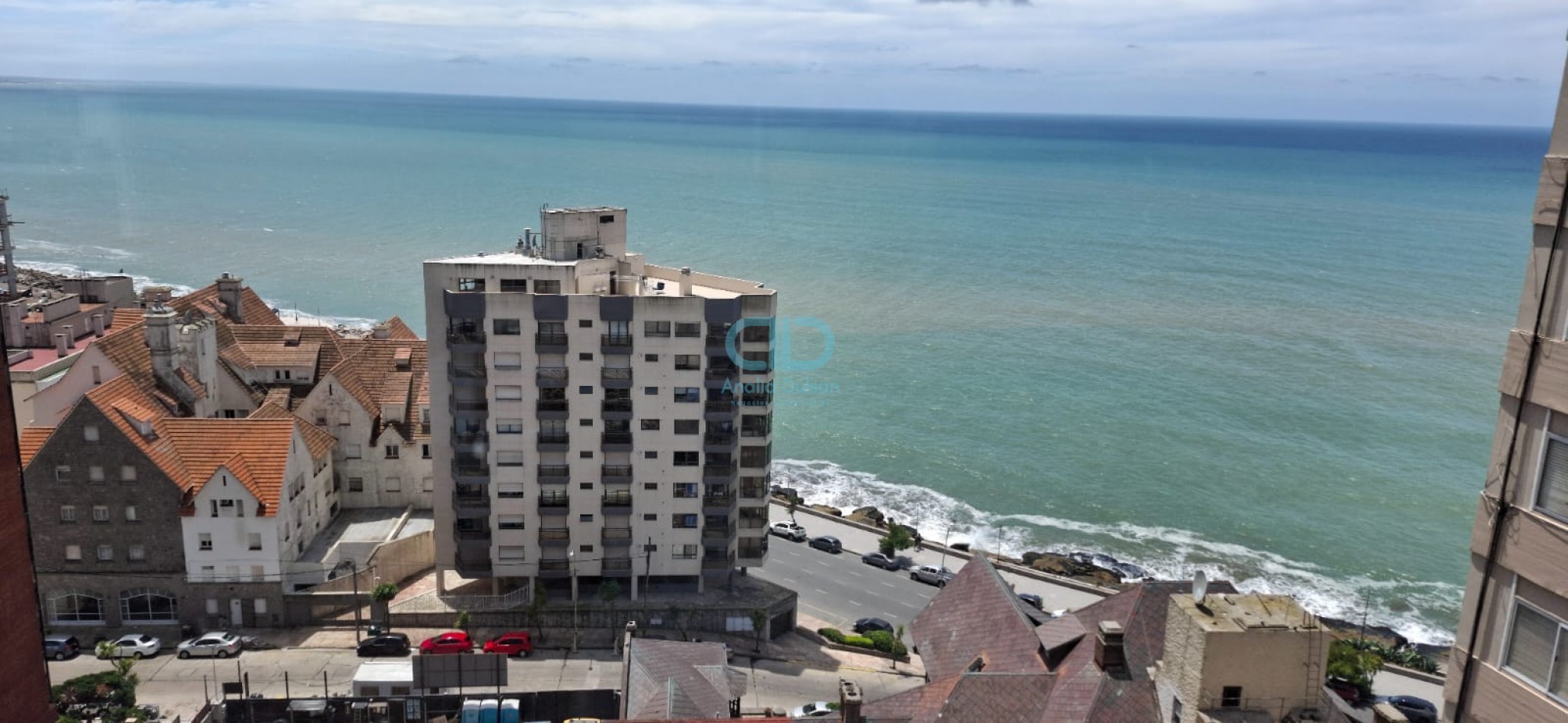 VENTA 4 AMBIENTES- DEPENDENCIA Y COCHERA - VISTA AL MAR 