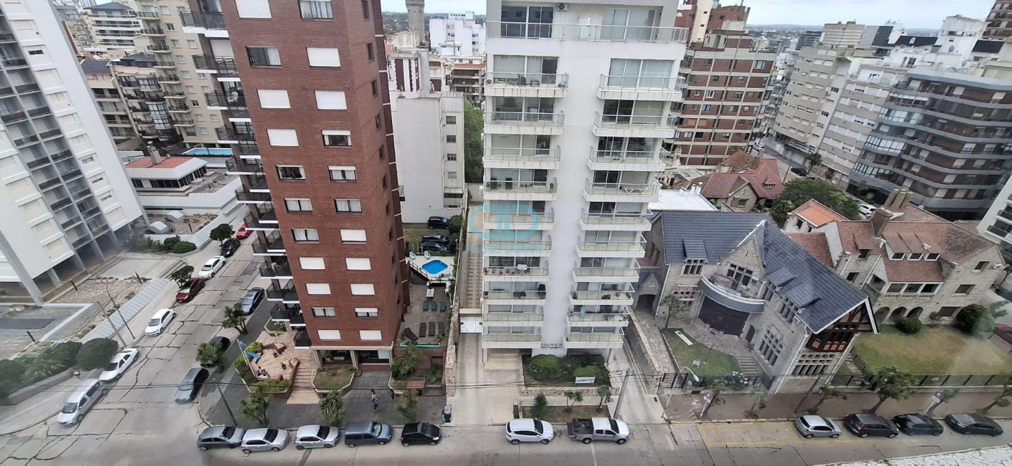 VENTA 4 AMBIENTES- DEPENDENCIA Y COCHERA - VISTA AL MAR 