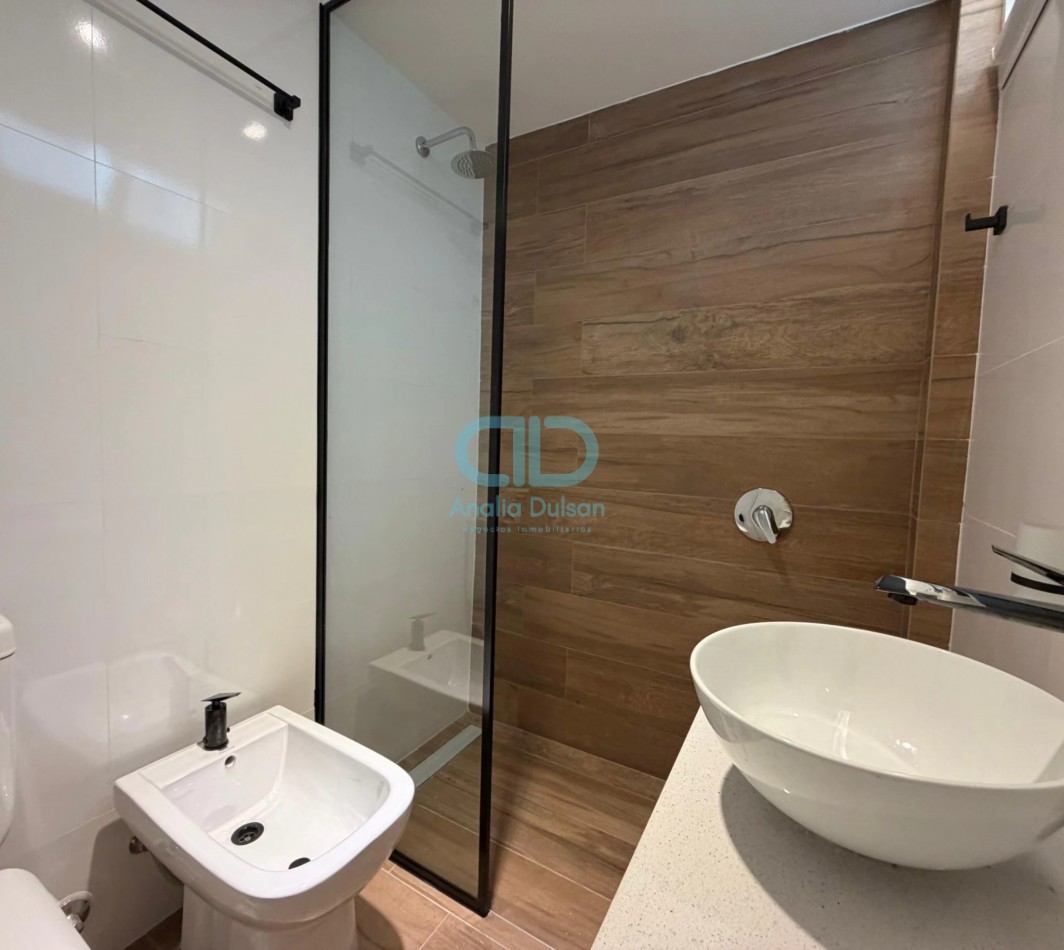 VENTA 2 AMBIENTES CON BALCON A LA CALLE