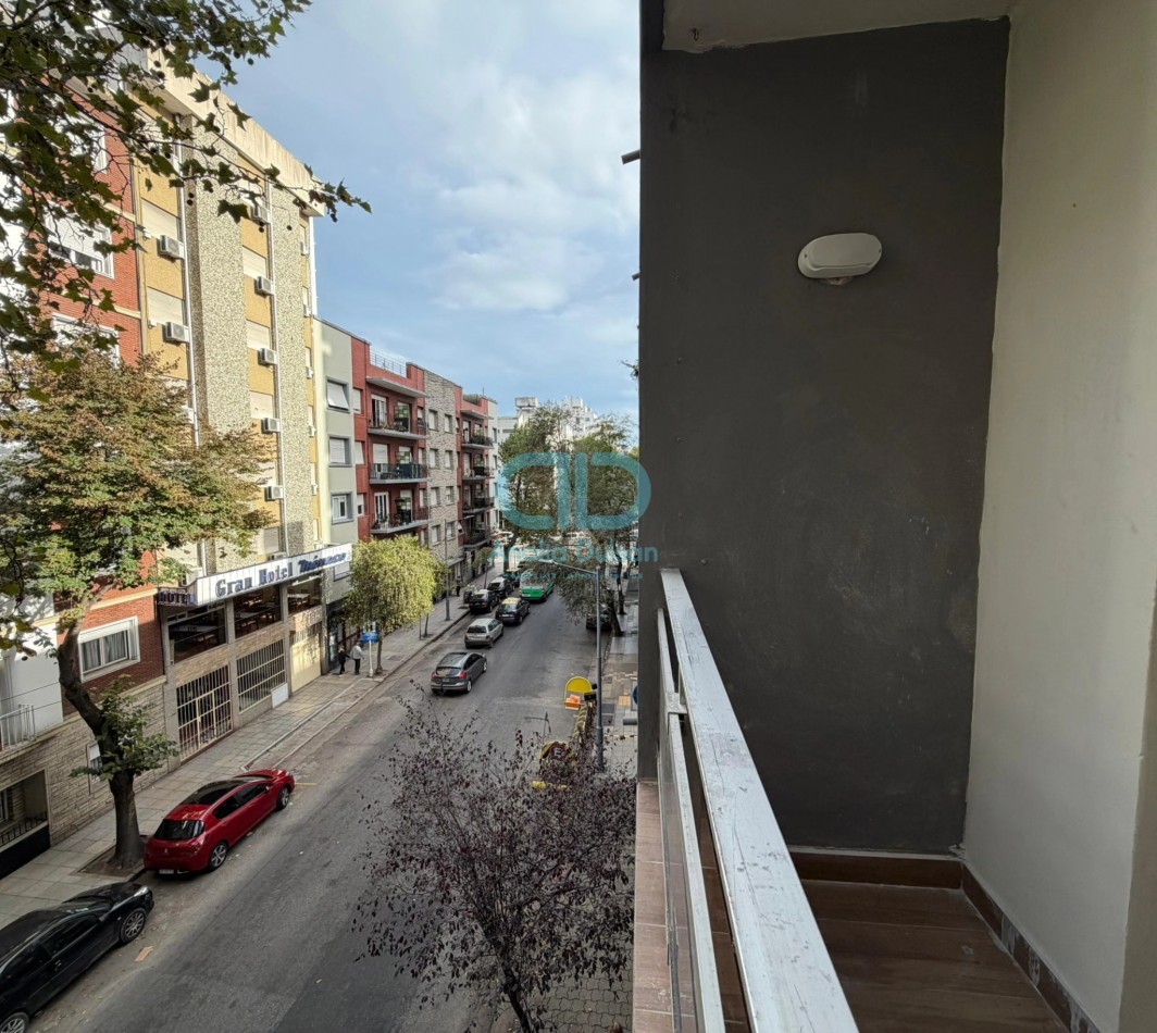 VENTA 2 AMBIENTES CON BALCON A LA CALLE