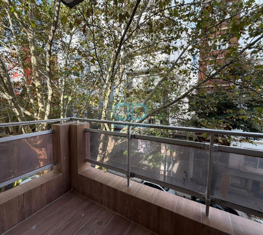 VENTA 2 AMBIENTES CON BALCON A LA CALLE